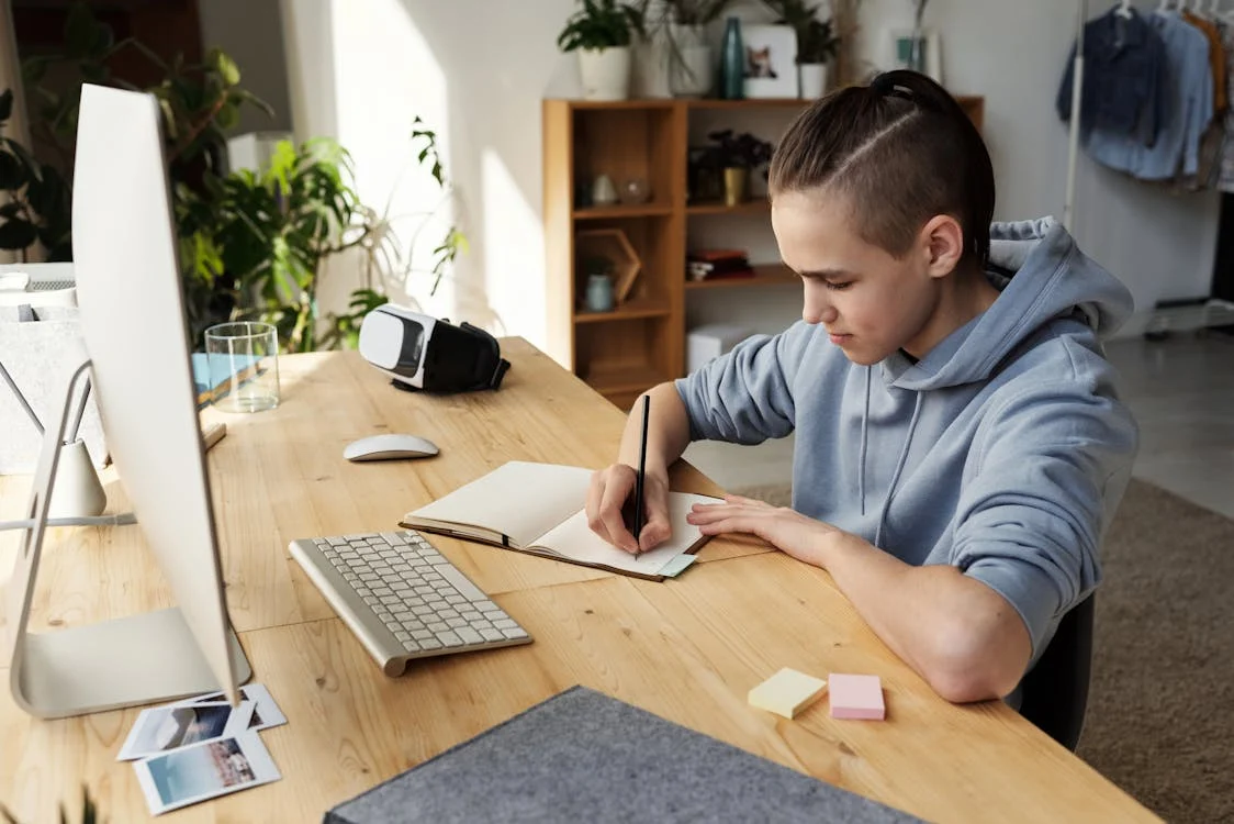 A Educação Digital e o Futuro do Trabalho: Como a Tecnologia Está Transformando a Formação Profissional